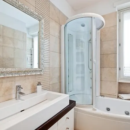 Charming 2 Bed Flat In Prati Apartment Rome
