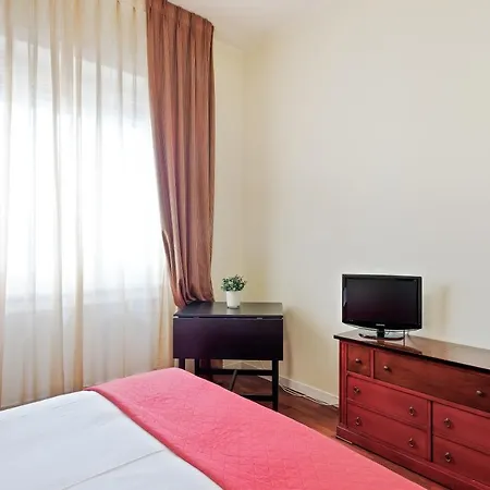 Charming 2 Bed Flat In Prati * Řím