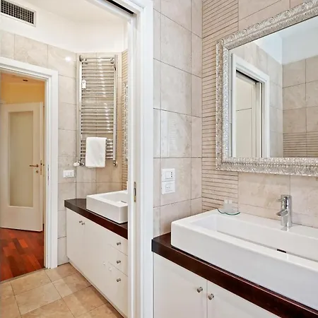 Charming 2 Bed Flat In Prati Apartmán Řím