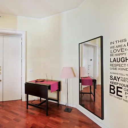 Charming 2 Bed Flat In Prati Appartement Rome